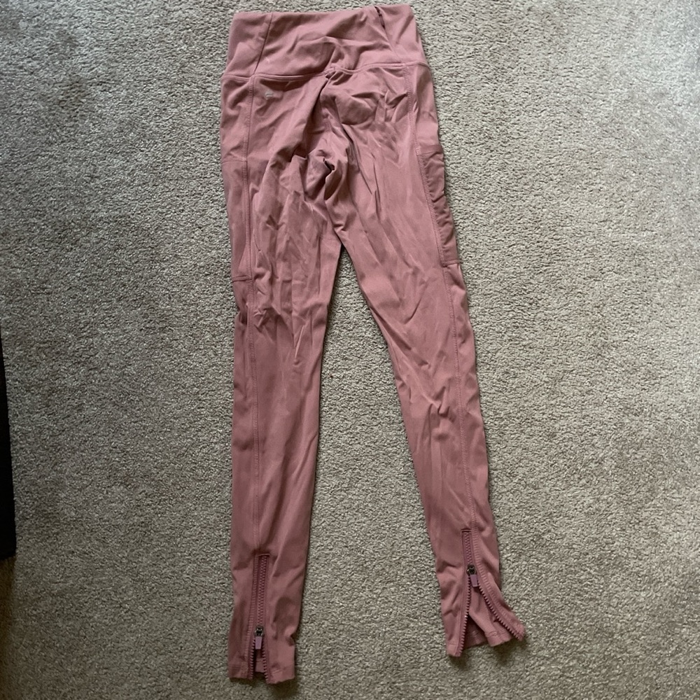 Pink fabletics leggings